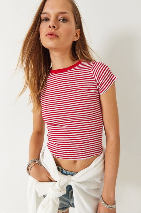 Gestreiftes Ripp-Crop-Top mit Rundhalsausschnitt - Image 3