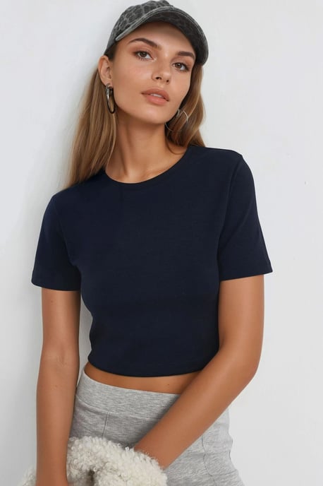 Elastisches Cropped-Top mit Rundhalsausschnitt - Image 1