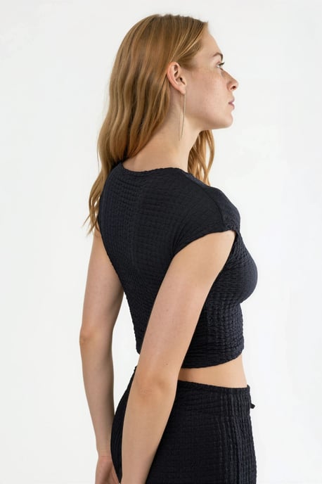 Enganliegendes strukturiertes Rippen-Crop-Top - Image 2
