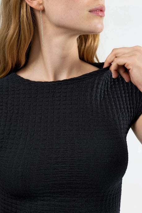 Enganliegendes strukturiertes Rippen-Crop-Top - Image 3