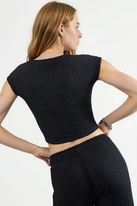 Enganliegendes strukturiertes Rippen-Crop-Top - Image 4