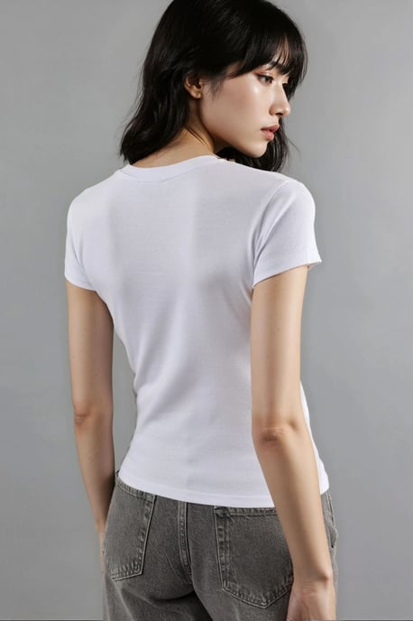 Bedrucktes, enganliegendes Rundhals-Strick-Crop-Top - Image 4