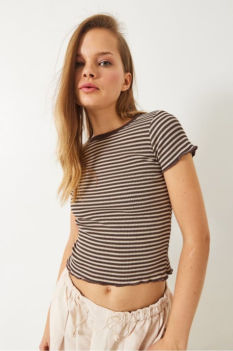 Gestreiftes geripptes Crop Top mit Rundhalsausschnitt - Image 4
