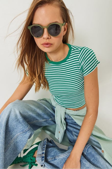 Gestreiftes Ripp-Crop-Top mit Rundhalsausschnitt - Image 3