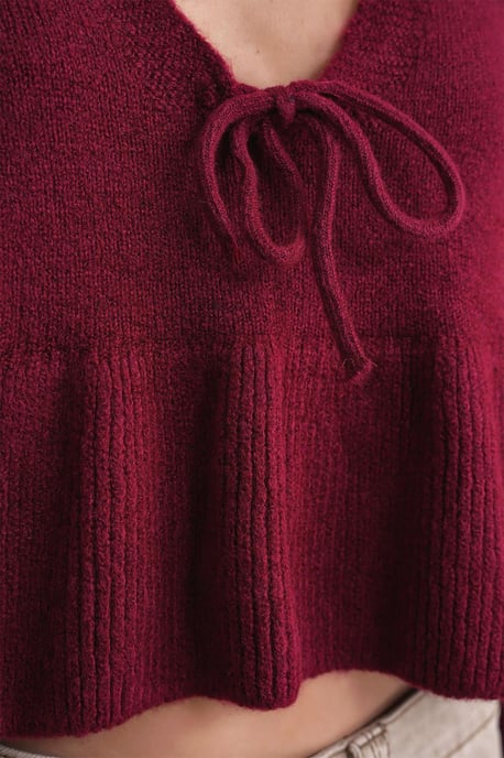 Knitpullover mit tiefem, detailliertem V-Ausschnitt und Rüschen - Image 6