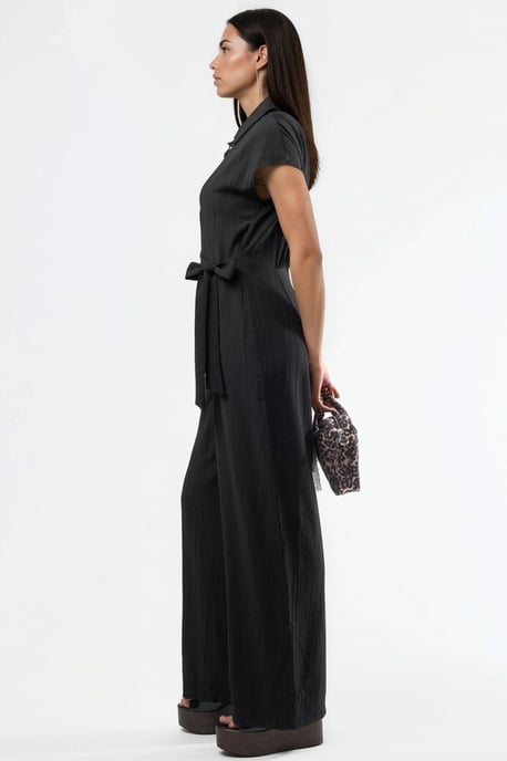 Weitgeschnittener Jumpsuit mit Knopfleiste und Hemdkragen - Image 2