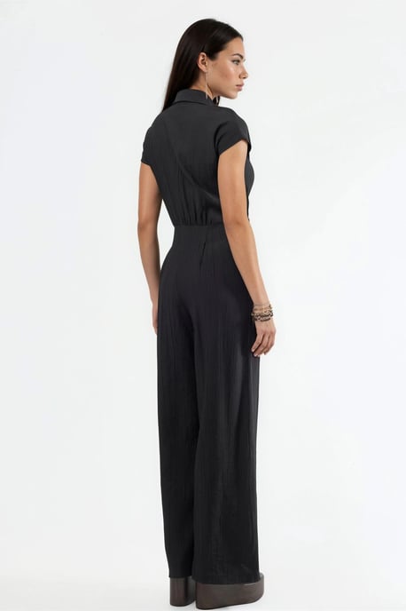 Weitgeschnittener Jumpsuit mit Knopfleiste und Hemdkragen - Image 3
