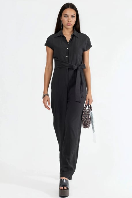 Weitgeschnittener Jumpsuit mit Knopfleiste und Hemdkragen - Image 4