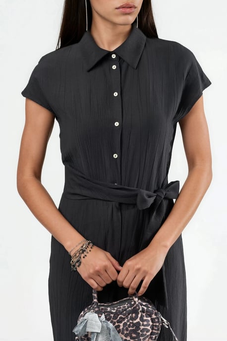 Weitgeschnittener Jumpsuit mit Knopfleiste und Hemdkragen - Image 6