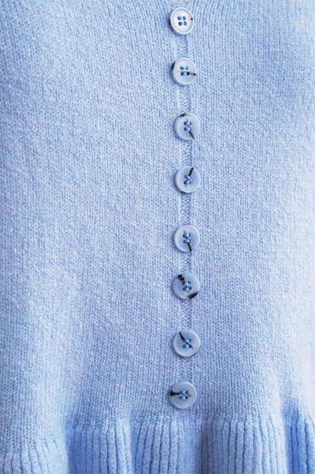 Leichtes V-Ausschnitt-Strickoberteil mit Knopfdetail - Image 5