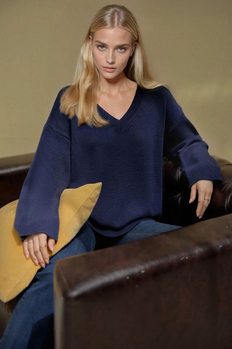 Dicker Strick-V-Ausschnitt-Pullover - Image 1