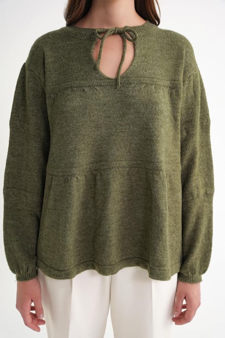 Locker gestrickter Pullover mit Bindeband - Image 5