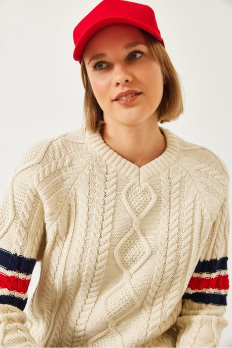 Musterierter V-Ausschnitt Fitted Strickpullover - Image 1