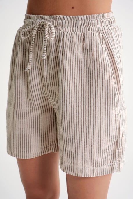 Hochgeschnittene gestreifte weite Shorts - Image 5