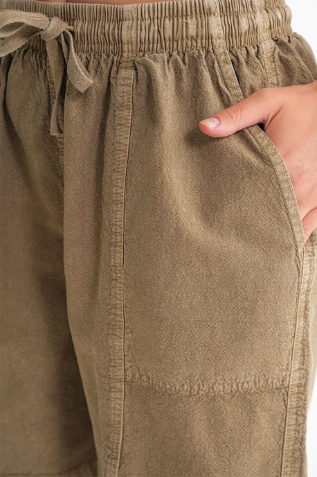 Hoch taillierte Baumwoll-Shorts mit Kordelzug - Image 5