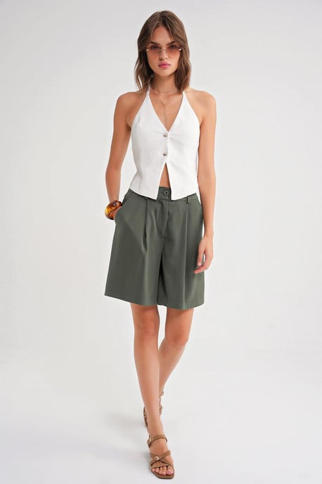Hochtaillierte Kurzshorts mit Knopf und Taschen - Image 3