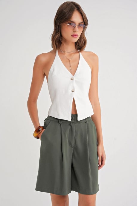 Hochtaillierte Kurzshorts mit Knopf und Taschen - Image 4