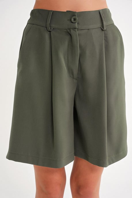 Hochtaillierte Kurzshorts mit Knopf und Taschen - Image 5