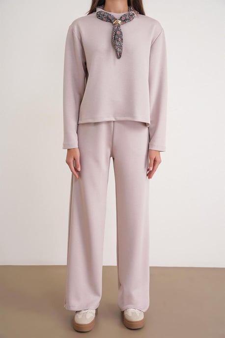 Crew-Neck Strickaktivset mit Sweatshirt und Hose - Image 4