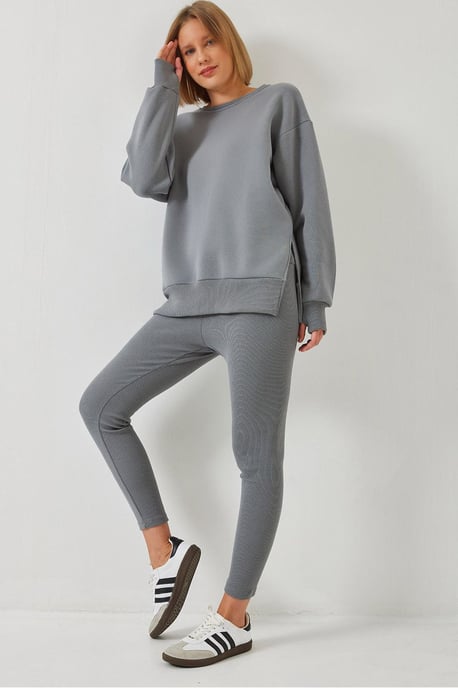 Strick-Knit Capri Aktiv-Set mit Rundhalsausschnitt - Image 1