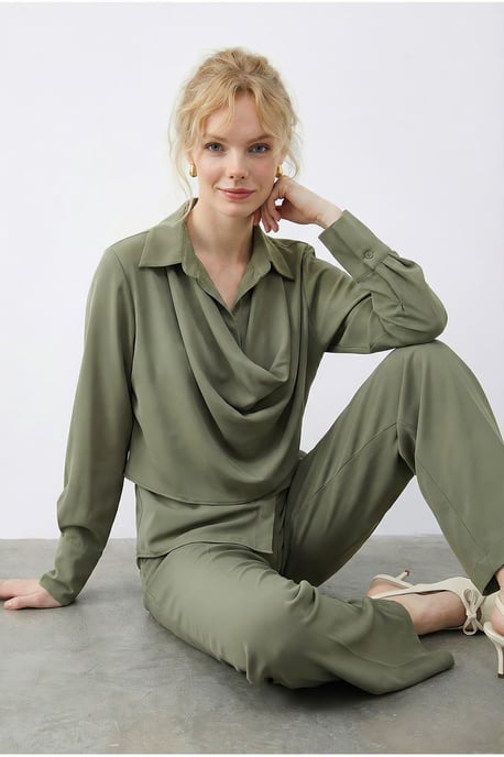 Schal-Detaillierte Bluse und Hochtaillierte Weite Hosen Zwei-Teiliges Set - Image 4