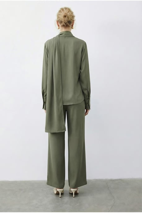 Schal-Detaillierte Bluse und Hochtaillierte Weite Hosen Zwei-Teiliges Set - Image 5