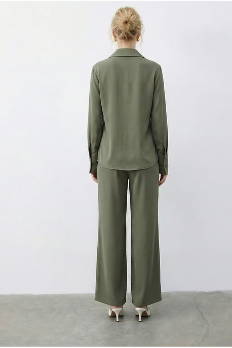 Schal-Detaillierte Bluse und Hochtaillierte Weite Hosen Zwei-Teiliges Set - Image 6