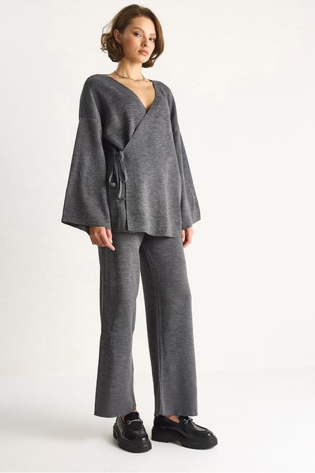 Doppelt geöffnete Krawattenbluse und weit geschnittene Hose Set - Image 1