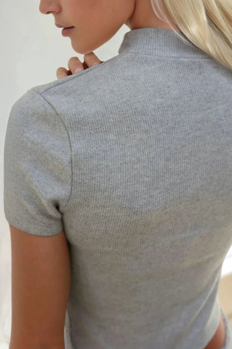 Hiccup Schmal geschnittene Strick-Crop-Bluse - Grau - Image 5