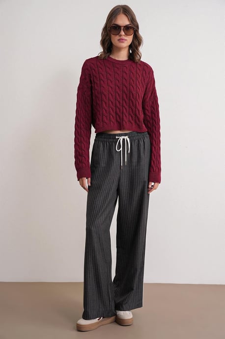 Kabelstrickmuster Rundhals Pullover - Image 2
