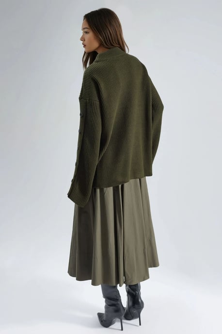 Dicker Strickpullover mit Schlitz und Knopfdetails - Image 3
