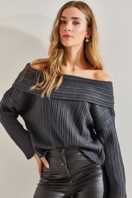 Schulterfreier gerippter Strickpullover - Image 1