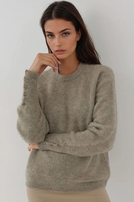Weicher strukturierter Pullover mit Knopfdetails und langen Ärmeln - Image 1