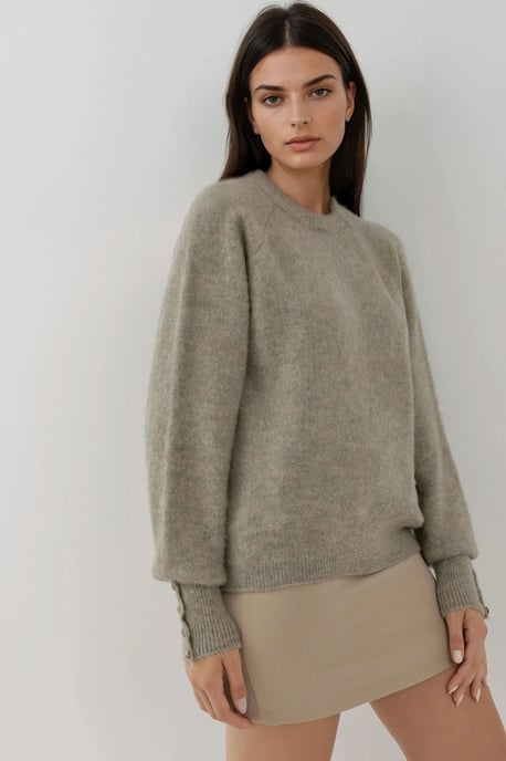 Weicher strukturierter Pullover mit Knopfdetails und langen Ärmeln - Image 6