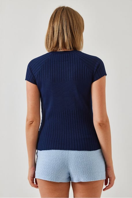 Strickpullover mit strukturierter Oberfläche und Knopfverschluss - Image 3
