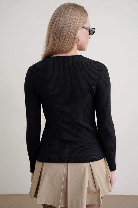 Knopf Detail Rundhals-Pullover - Image 6