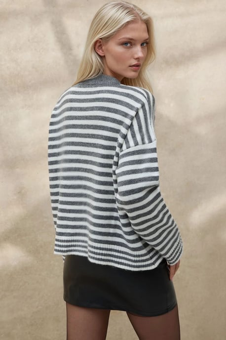Übergroßer gestreifter Rundhals-Pullover aus weichem Material - Image 3