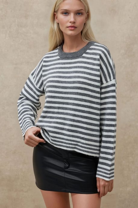 Übergroßer gestreifter Rundhals-Pullover aus weichem Material - Image 4