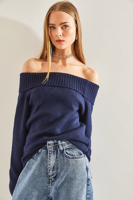 Strukturierter Strickpullover mit Madonna-Kragen - Image 4