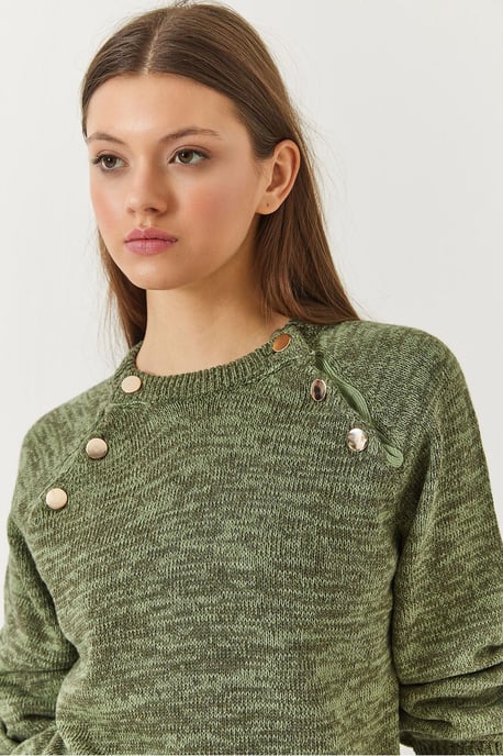 Strickpullover mit Rundhalsausschnitt und Knöpfen - Image 4