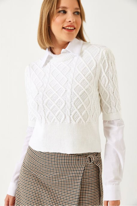 Strukturierter Strick-Crop-Pullover mit Hemdkragen - Image 1