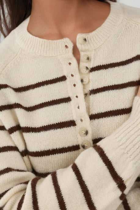 Gestreifter Pullover mit Knopfkrause - Image 3