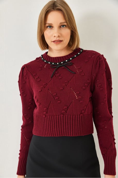 Strukturierter bestickter Rundhals-Fit Crop-Pullover - Image 4