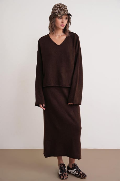V-Ausschnitt Strickpullover und Rock Set - Image 1