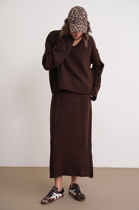 V-Ausschnitt Strickpullover und Rock Set - Image 3