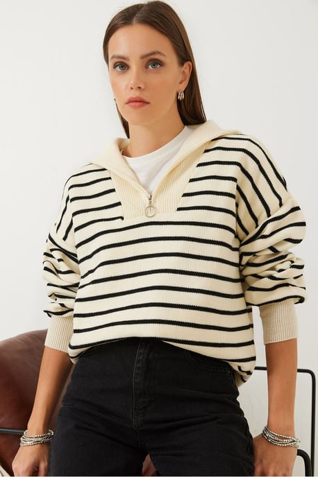 Gestreifter Boxy-Crop-Pullover mit Reißverschlusskragen - Image 1
