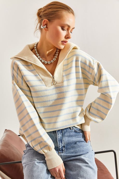 Gestreifter Boxy Crop-Pullover mit Reißverschlusskragen - Image 4