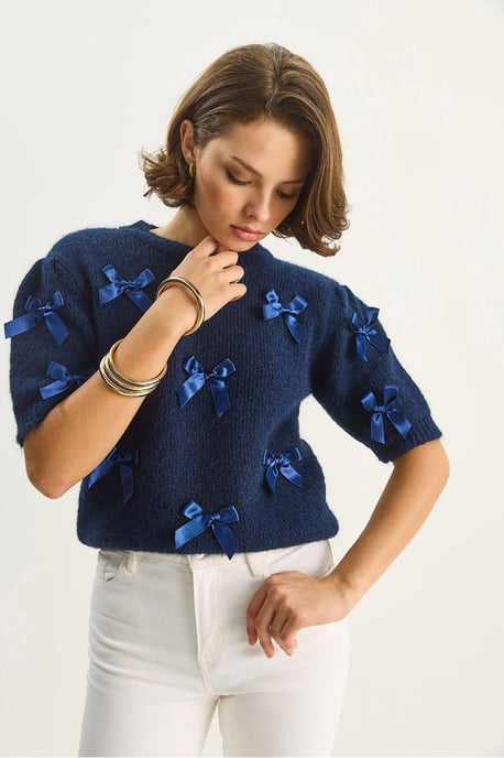 Strickpullover mit Rundhalsausschnitt und Schleife - Image 3
