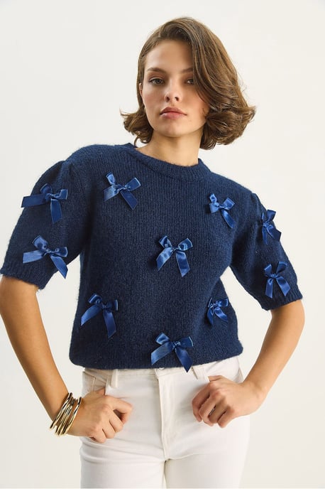 Strickpullover mit Rundhalsausschnitt und Schleife - Image 4