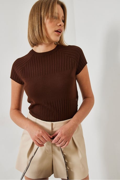 Texturierter Strickpullover mit Knopfverschluss - Image 3